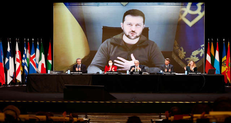 زيلنسكي: نحن اليوم رهائن لدى إرهـ.ـــــابي دولي اسمه بوتين 