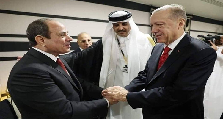 أردوغان والسيسي يتصافحان بحرارة على أرض قطر