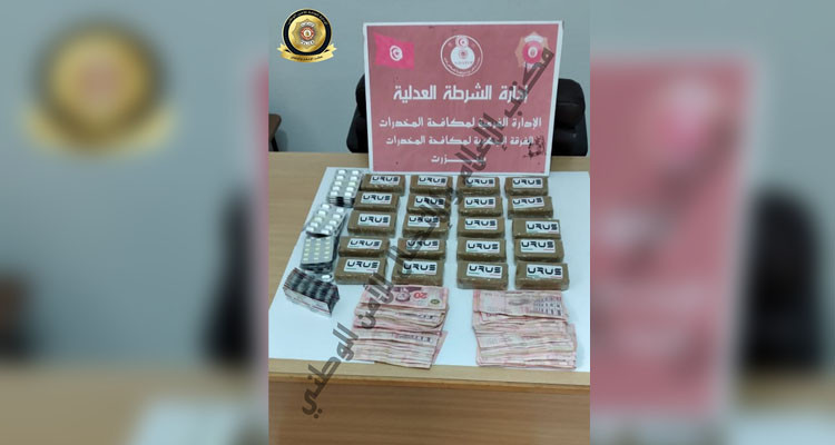 الأمن يضبط سيارة مكتراة محملة بصفائح ''الزطلة'' والحبوب المخدرة