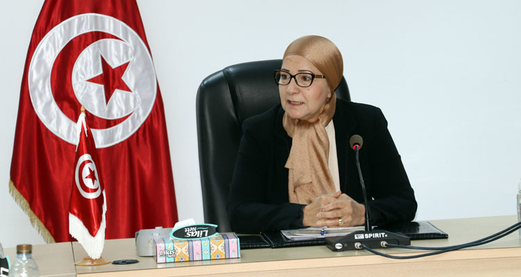 وزيرة العدل تؤكد ضرورة التسريع في اعتماد عقوبة السوار الإلكتروني