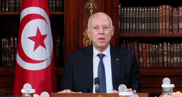 رئيس الدولة: تونس تحصلت على هبة بـ40 مليارا تمتع بها  ''أشباه المحللين''