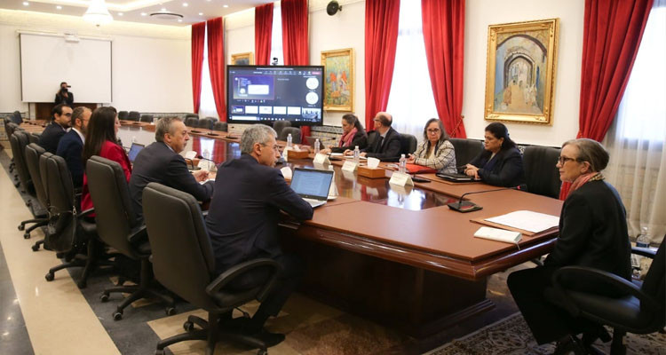 رئيسة الحكومة تشرف على مجلس وزاري مضيق مع ممثلين عن البنك الدولي 