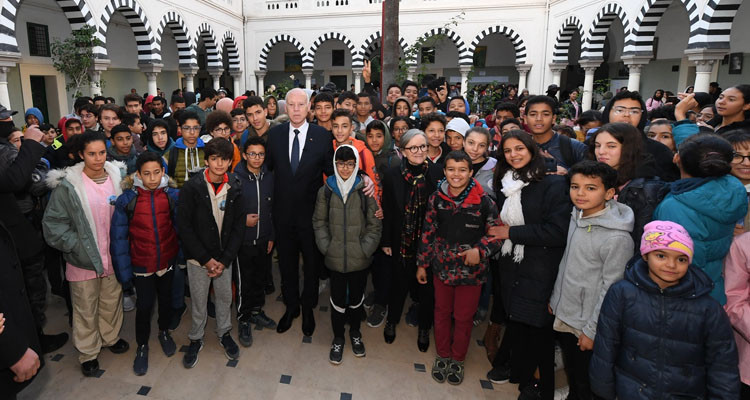 رئيس الدولة يزور المعهد الصادقي مرفوقا برئيسة الحكومة  