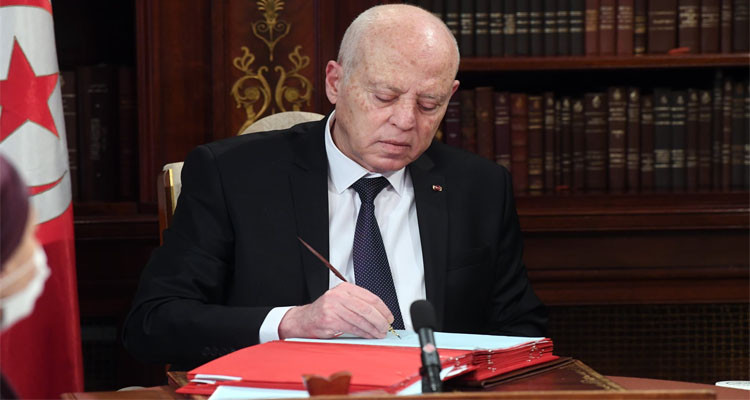 رئيس الدولة يوافق على قرض فرنسي لتعزيز صلابة الاقتصاد التونسي 