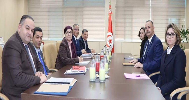 وزيرة العدل ووزير الصحة يناقشان الوضع الصحي داخل المؤسسة السجنية 