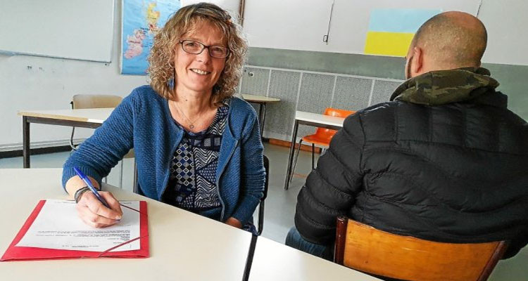 طبيب تونسي ''حارق'': لا أطلب من فرنسا سوى وظيفة فالتونسيون عنصريون 