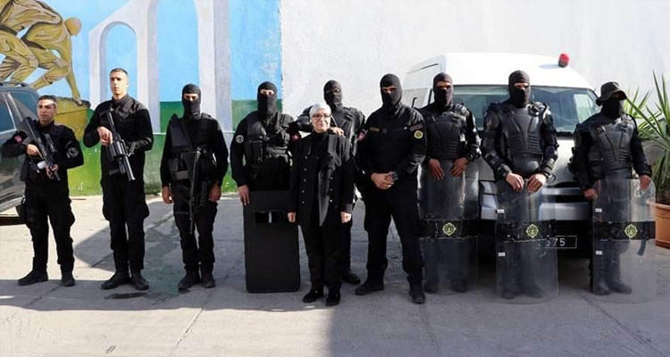 وزيرة العدل تزور سجن الرابطة وتلتقي عناصر نخبة الفوج الوطني للتصدي