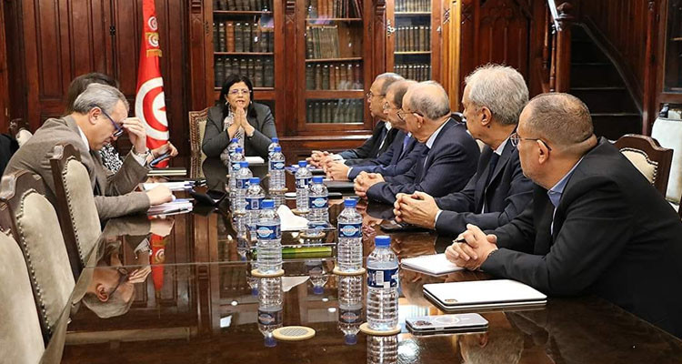 وزيرة المالية ومنظمة الأعراف تتفقان على ضرورة تكريس العدالة الجبائية