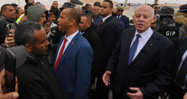 رئيس الدولة: من أراد الغلق فليغلق نافذة بيته لا الطرقات (فيديو) 