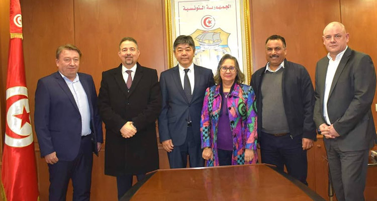 وزيرة الصناعة تستقبل المديرالتنفيذي لمجمع ياباني رائد في انتاج قطع السيارات