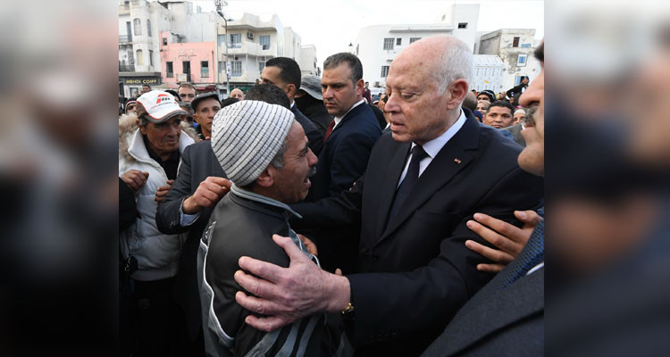 رئيس الدولة يتحول في زيارة مفاجئة إلى سوق باب الفلة 