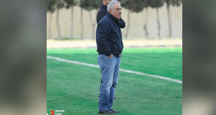 مولودية الجزائر:فوزي البنزرتي لم يطرد أي لاعب بسبب أدائه صلاة الجمعة 