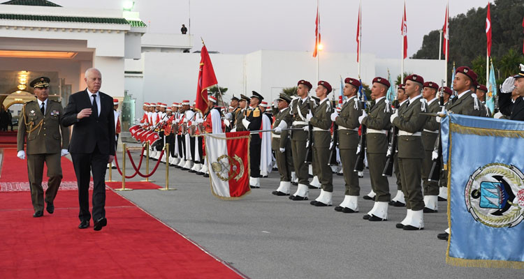 رئيس الدولة يمدد نشر مروحيات عسكرية تونسية بجمهورية افريقيا الوسطى 