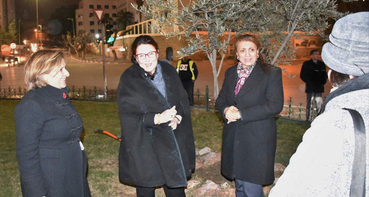 رئيسة بلدية تونس ووزيرة الثقافة تشرفان على حملة نظافة بساحة باب سعدون 