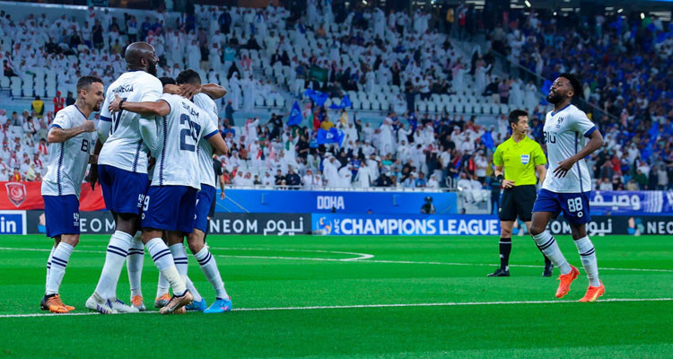 الهلال السعودي يعبث بمضيفه الدحيل القطري ويدك شباكه بسباعية 