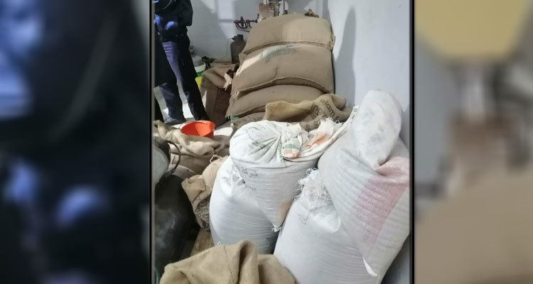 مصادرة قرابة الطن من مادة القهوة وإيقاف مالكة البضاعة 