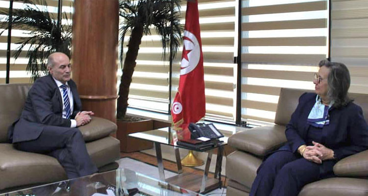 وزيرة الصناعة تستقبل نائب الرئيس التنفيذي لشركة "شال العالمية''  