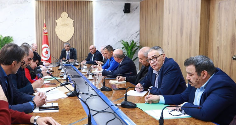 وزير الرياضة يشرف على جلسة عمل موضوعها الملعب الأولمبي بسوسة 