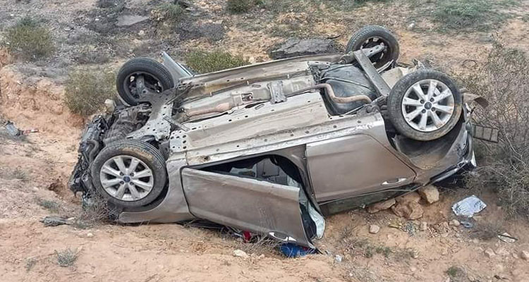 انقلاب سيارة يودي بحياة طفلة على عين المكان