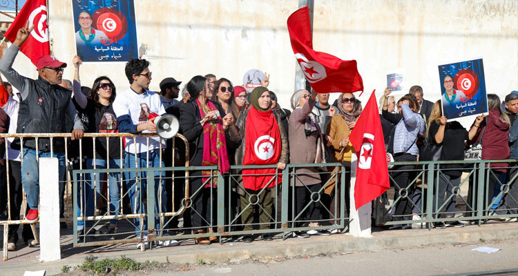 جبهة الخلاص تنظم وقفة تضامنية مع شيماء عيسى أمام سجن النساء بمنوبة 