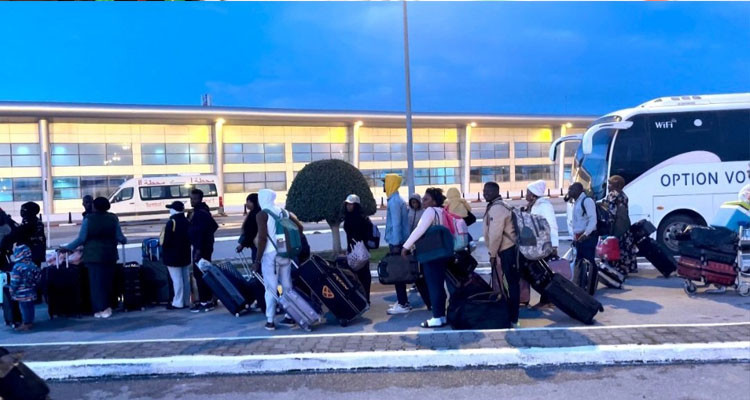 في دفعة جديدة: إعادة 290 إيفواريا مقيما بتونس إلى بلدهم 