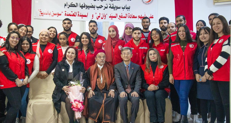 سفير الصين يشرف على توزيع مساعدات غذائية لفائدة الأسر المعوزة 