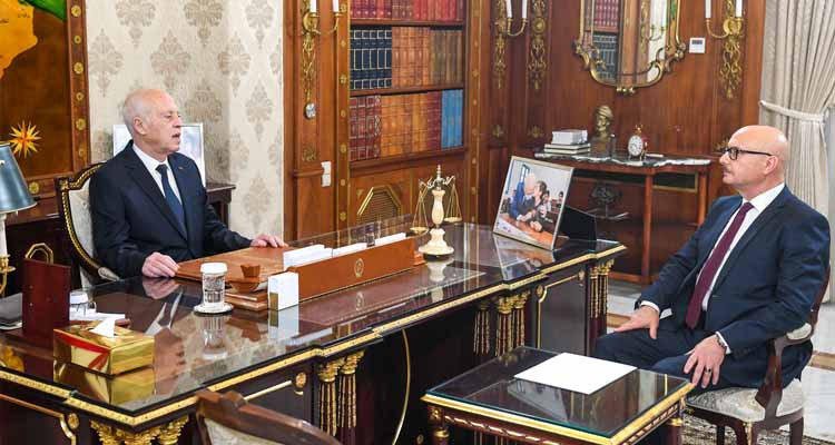 رئيس الدولة يقترح ربط قفصة بخليج قابس وإنشاء محطات لتحلية مياه البحر