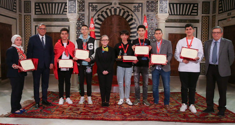 رئيسة الحكومة: أبطال حفوز وسام شرف للشباب التونسي والمدرسة العمومية 