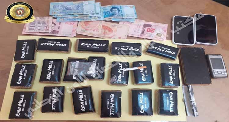 الإيقاع بأحد مروجي المخدرات متحوزا على 18 صفيحة ''زطلة'' 