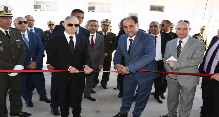 وزير الداخلية يزور ثكنة العوينة ويدشن الورشة الميكانيكية بها