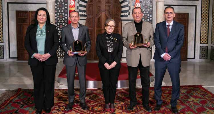 مواطنان يتبرعان لفائدة الدولة بعقارين بقيمة تناهز 24 مليار 