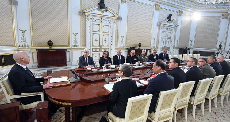 رئيس الدولة: الفسفاط كالذهب الملقى على الأرض وقادر على أن يجنبنا الاقتراض من الخ