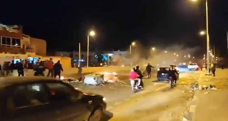 صفاقس: غضب وغلق للطريق بعد وفاة طفلة في حادث سيارة 