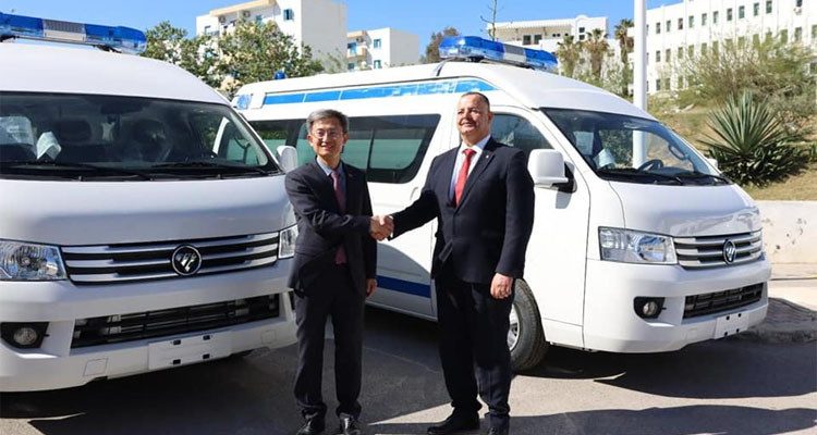 جمهورية الصين تهدي وزارة الصحة ست سيارات اسعاف 