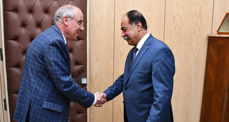 وزير الداخلية يتباحث مع السفير الروسي عددا من القضايا ذات الاهتمام المشترك