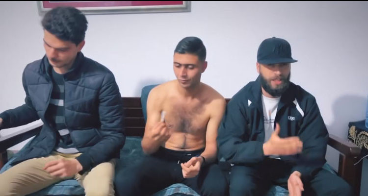 بطاقة إيداع بالسجن ضد الطالبين اللذين نشرا فيديو هزلي على مواقع التواصل