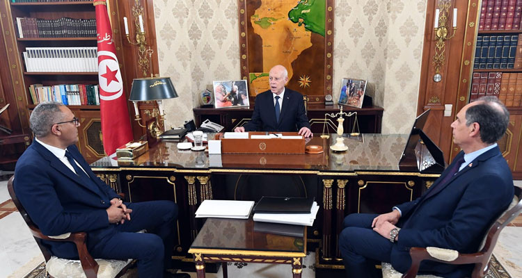 رئيس الدولة يدعو إلى الإسراع في حل أزمة حجب أعداد التلاميذ 