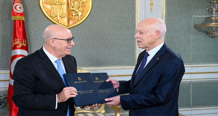 رئيس الدولة: جهات مشبوهة تتدفق عليها الأموال من الخارج ويجب أن تحاسب