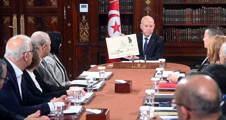 رئيس الدولة يتباحث عددا من القضايا مع ثلة من الأساتذة الجامعيين