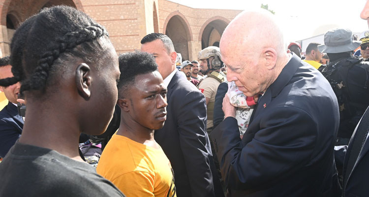 رئيس الدولة يعاين الوضعيات الهامشية لعدد من أفارقة جنوب الصحراء بصفاقس