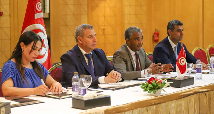 دقيش يحث الصينيين على الاستثمار في المجال الرياضي بتونس