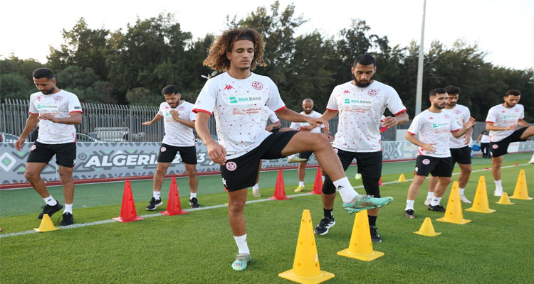 المنتخب الوطني يباشر استعداداته لملاقاة نظيره الجزائري بعنابة 