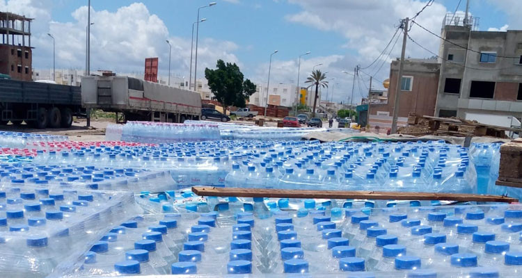 والي بن عروس يشرف على عملية حجز كميات من المياه المعدنية 