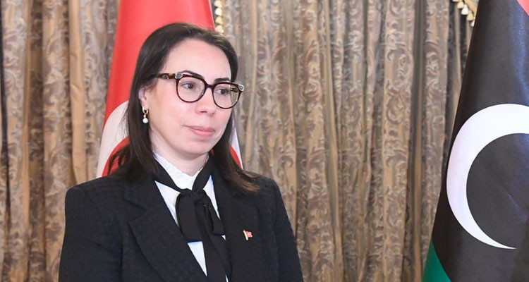 نادية عكاشة تتبرأ جملة وتفصيلا من ''التغريدات'' 