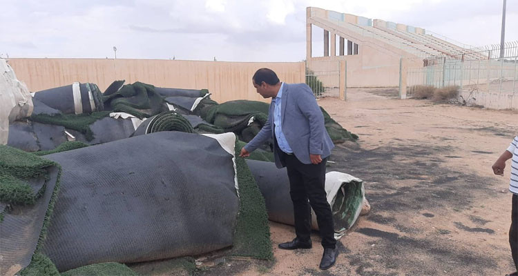 والي قفصة يعاين جاهزية ملعب الجهة لاستضافة لقاءات القوافل بالرابطة الأولى