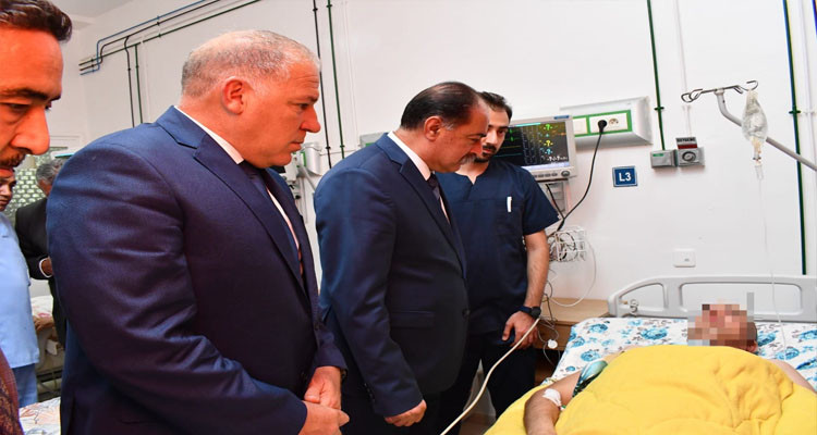 وزير الداخلية يعود عون الحرس ضحية الاعتداء بآلة حادة