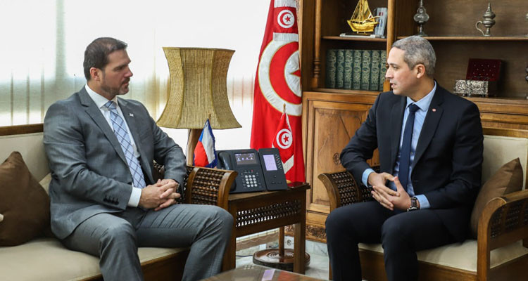 وزير السياحة يستقبل السفير التشيكي بتونس 