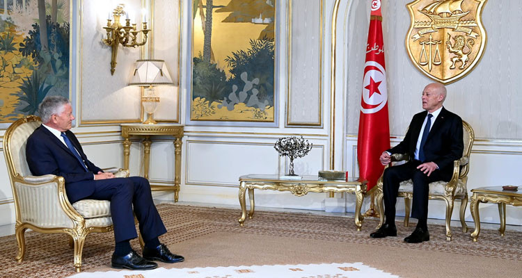 رئيس الدولة يستقبل السفير الفرنسي بتونس بمناسبة انتهاء مهامه