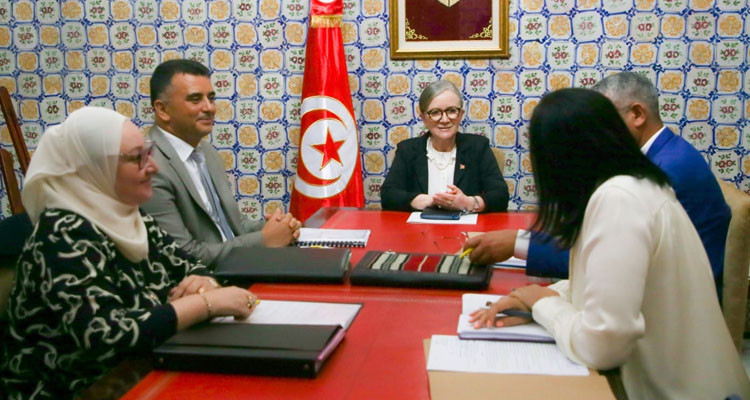 بودن تترأس جلسة عمل موضوعها تطوير الصفقات العمومية 