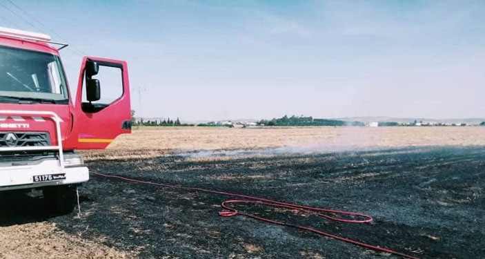 ماطر: حريق هائل يأتي على آلاف حزم التبن وعشرات المواشي 